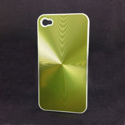 Capa para iPhone 4 e 4S de Plástico com Traseira de Alúminio Circular - Verde