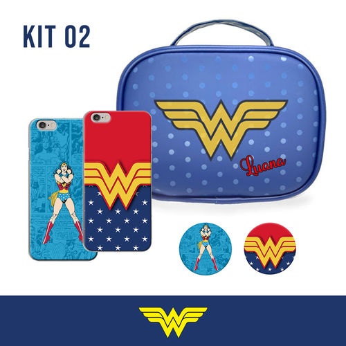 Imagem de Conjunto Heroico: 2 Capas Personalizadas Mulher Maravilha + Ncessaire Exclusiva + 2 Pop Sockets Temticos